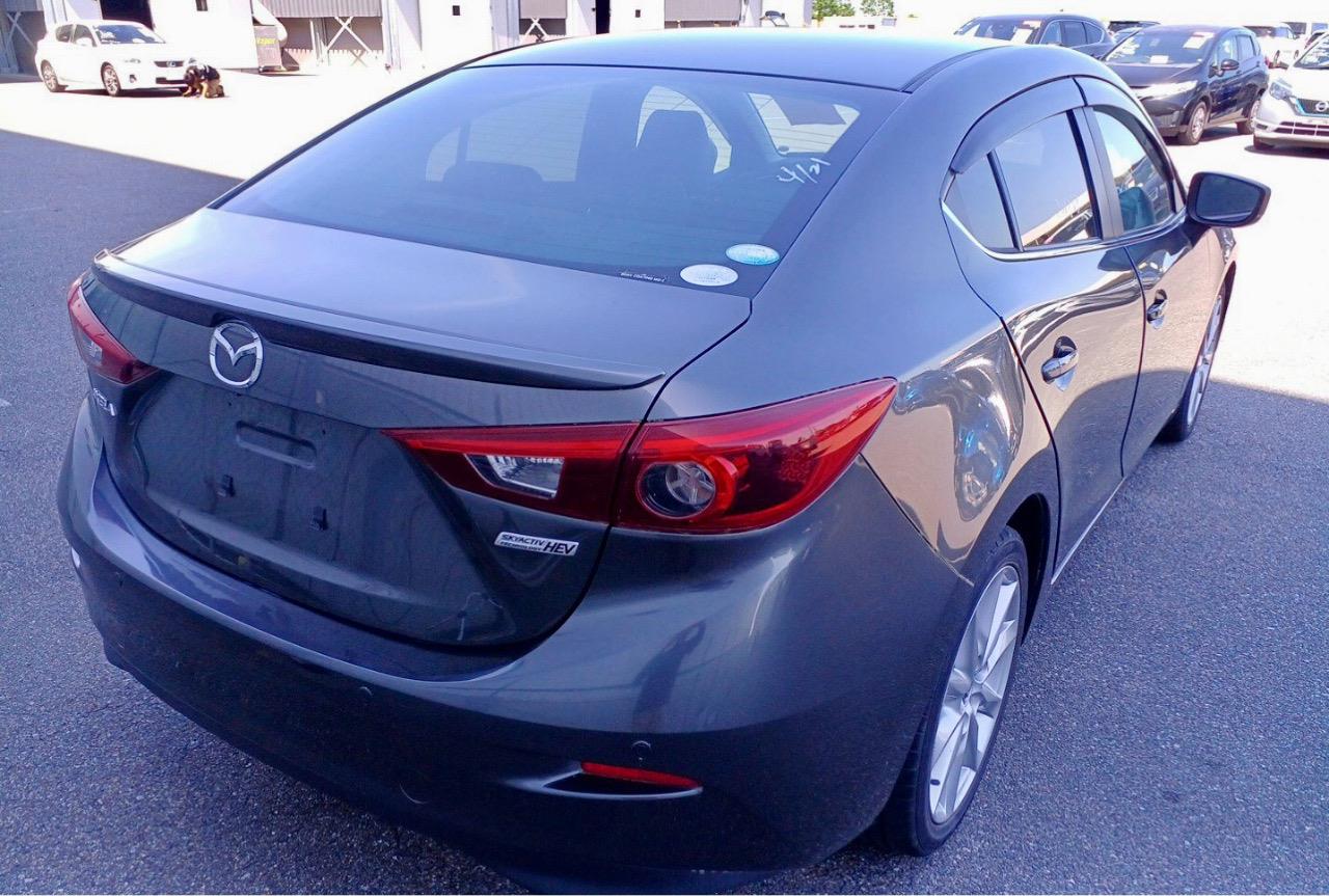 2018 Mazda Axela