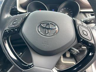 2018 Toyota C-HR - Thumbnail