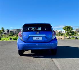 2016 Toyota Aqua - Thumbnail