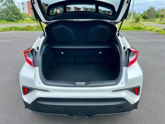 2018 Toyota C-HR - Thumbnail