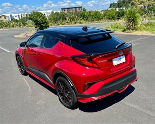 2020 Toyota C-HR - Thumbnail
