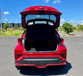 2020 Toyota C-HR - Thumbnail