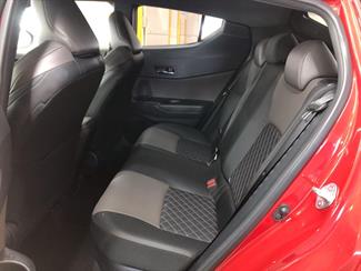 2021 Toyota C-HR - Thumbnail