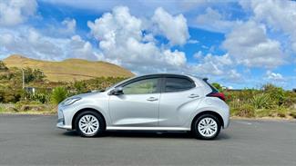 2020 Toyota Yaris - Thumbnail