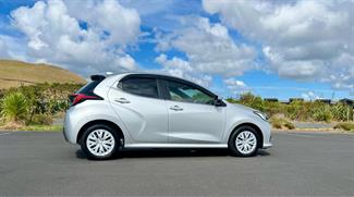 2020 Toyota Yaris - Thumbnail