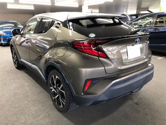2020 Toyota C-HR - Thumbnail