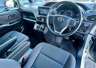 2019 Toyota Voxy - Thumbnail