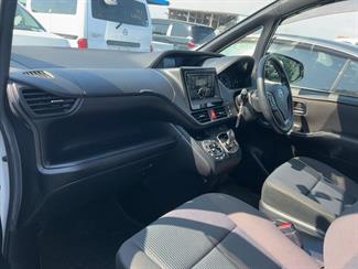 2019 Toyota Voxy - Thumbnail
