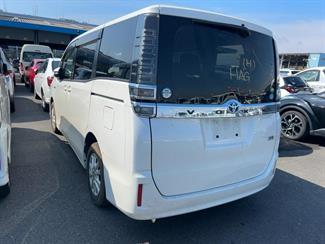 2019 Toyota Voxy - Thumbnail