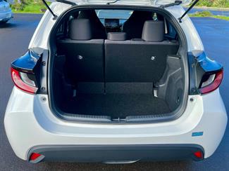 2020 Toyota Yaris - Thumbnail