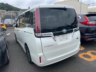 2018 Toyota Esquire - Thumbnail