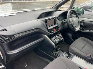 2018 Toyota Esquire - Thumbnail