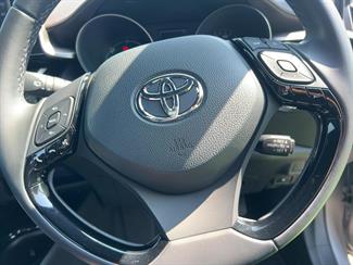 2018 Toyota C-HR - Thumbnail