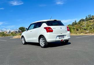 2022 Suzuki Swift - Thumbnail