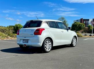 2022 Suzuki Swift - Thumbnail