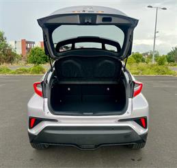 2017 Toyota C-HR - Thumbnail