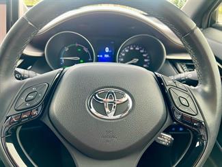 2017 Toyota C-HR - Thumbnail