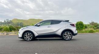 2017 Toyota C-HR - Thumbnail