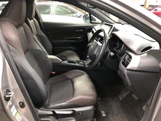 2017 Toyota C-HR - Thumbnail