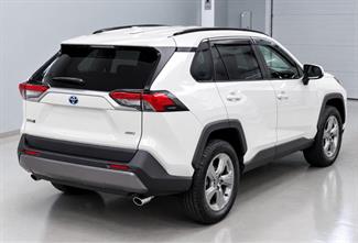 2021 Toyota RAV4 - Thumbnail